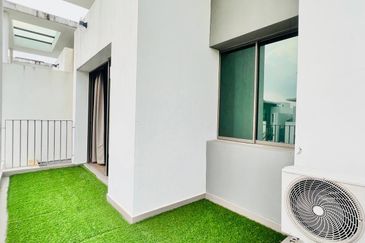 Lake Point Residence