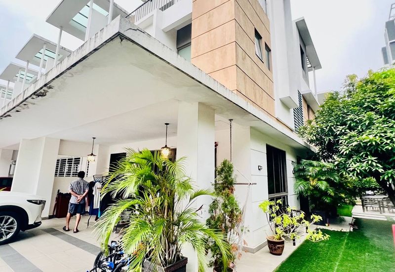 Lake Point Residence