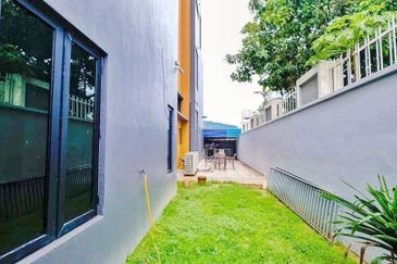 Taman Sri Hijau ( New Green Park )