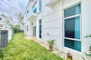 MYDiva, Perdana Lakeview East