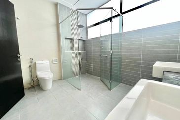 MYDiva, Perdana Lakeview East