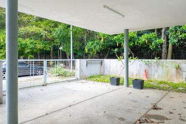 Summerglades, Perdana Lakeview West