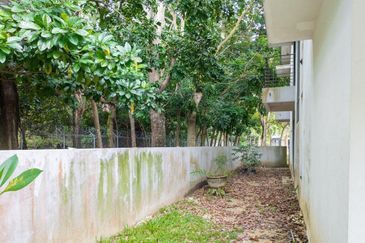 Summerglades, Perdana Lakeview West