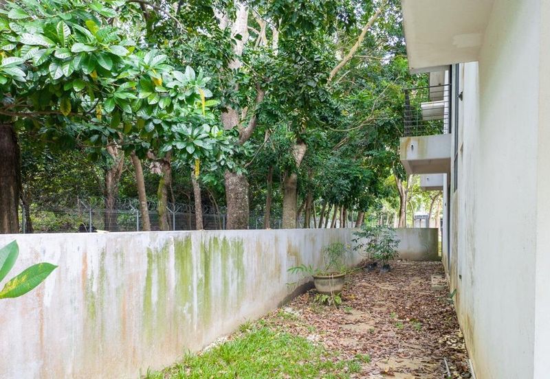 Summerglades, Perdana Lakeview West