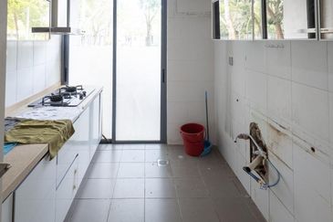 Summerglades, Perdana Lakeview West