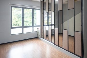 Summerglades, Perdana Lakeview West