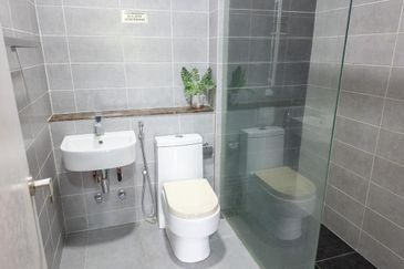 Summerglades, Perdana Lakeview West