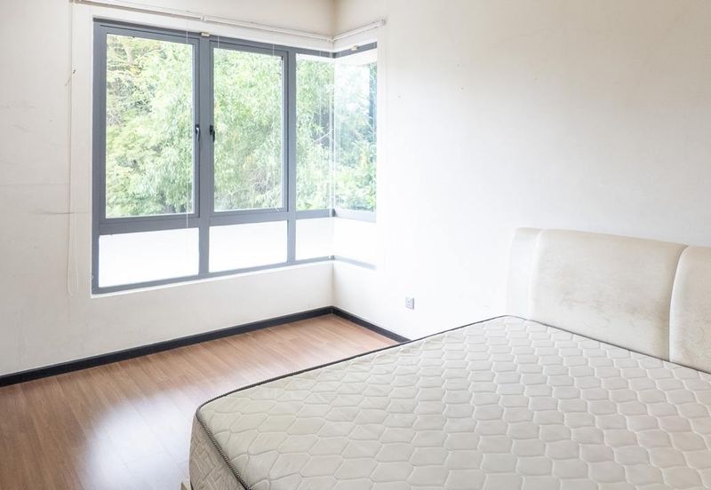 Summerglades, Perdana Lakeview West