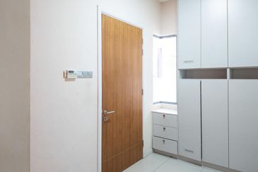 Summerglades, Perdana Lakeview West