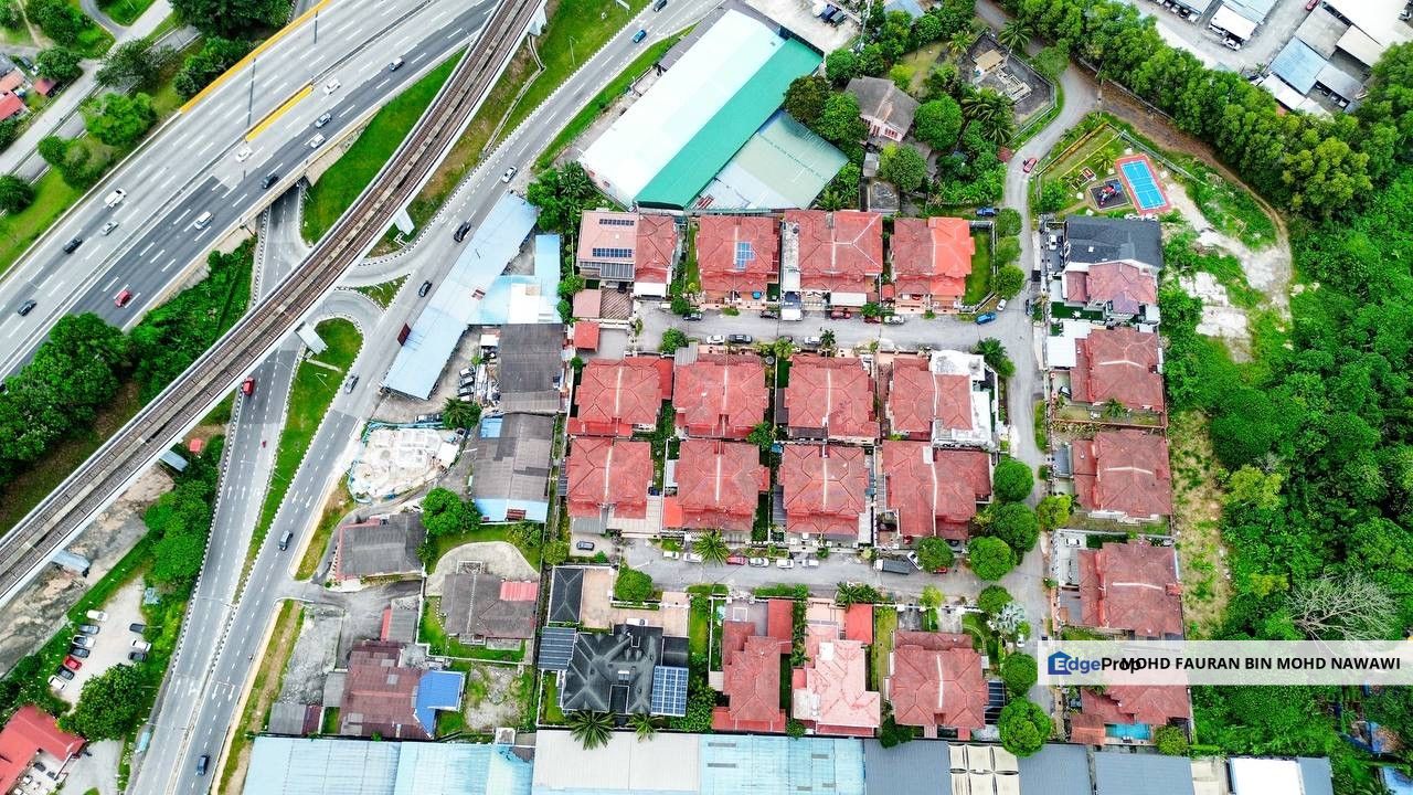 Taman Desa Baru Bukit Dukung 2 Storey Semi D (RENOVATED+NEAR MRT) Kajang For Sale, Selangor, Kajang