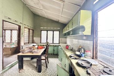 AU 1 (Datuk Keramat)