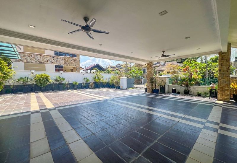 Puncak Pinggiran Putra