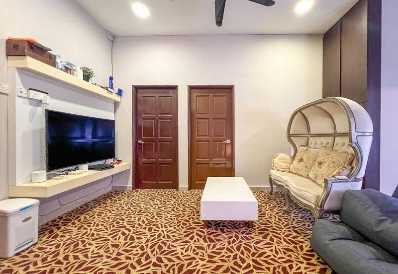 Puncak Pinggiran Putra