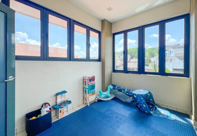 Puncak Pinggiran Putra