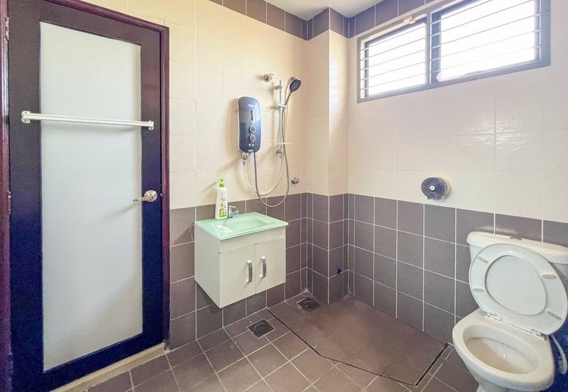 Puncak Pinggiran Putra