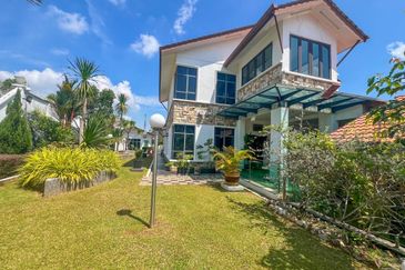 Puncak Pinggiran Putra