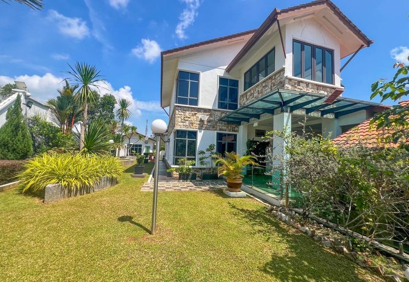 Puncak Pinggiran Putra