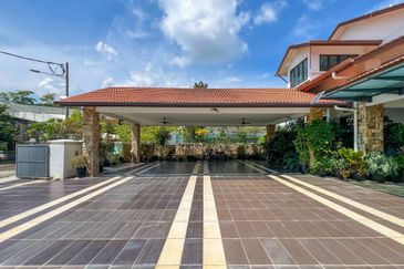 Puncak Pinggiran Putra