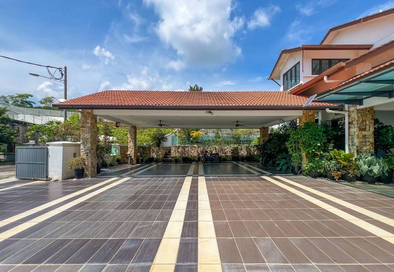 Puncak Pinggiran Putra