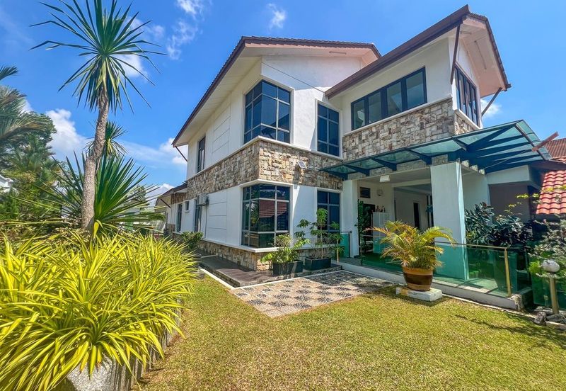 Puncak Pinggiran Putra