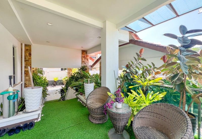 Puncak Pinggiran Putra