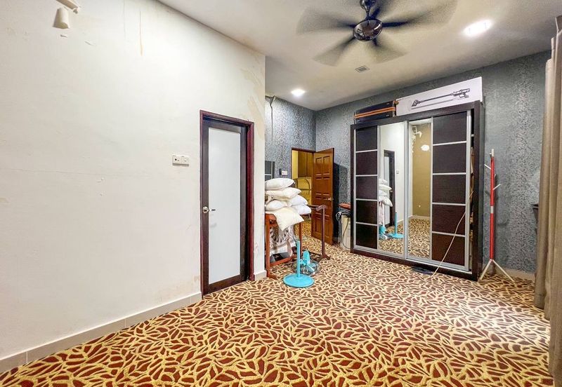 Puncak Pinggiran Putra