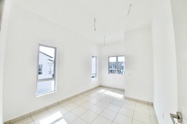 Anggun @ Bandar Ainsdale