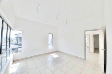 Anggun @ Bandar Ainsdale