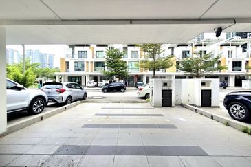 Lake Point Residence