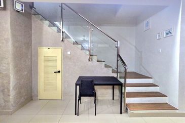 Lake Point Residence