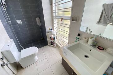 Avenue 6, Bandar Tun Hussein Onn