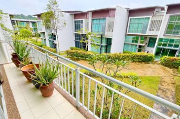 Symphony Hills Schumann