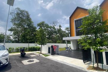 East 57 (Residensi Laman Timur)