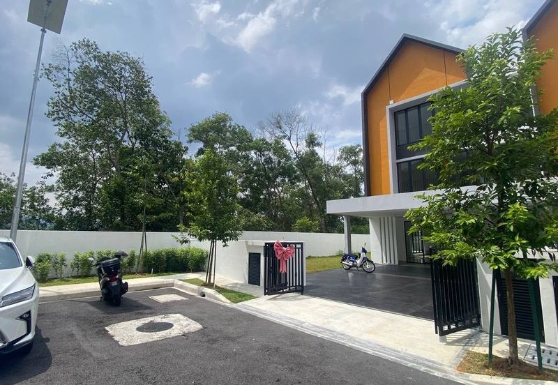 East 57 (Residensi Laman Timur)