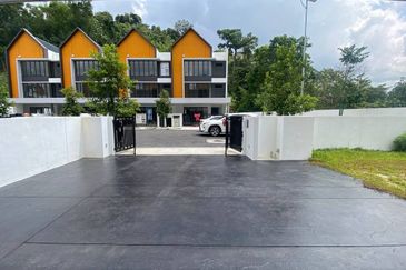 East 57 (Residensi Laman Timur)