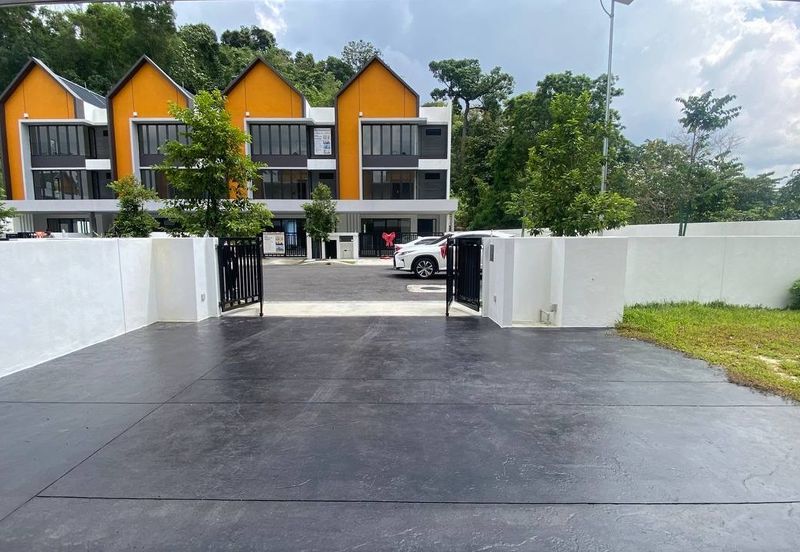 East 57 (Residensi Laman Timur)