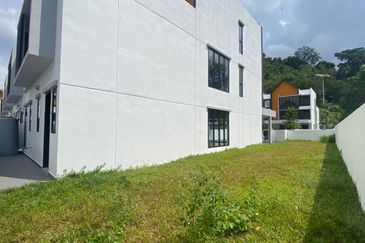 East 57 (Residensi Laman Timur)