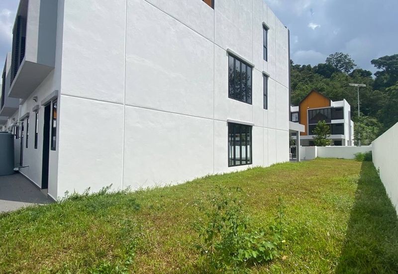 East 57 (Residensi Laman Timur)