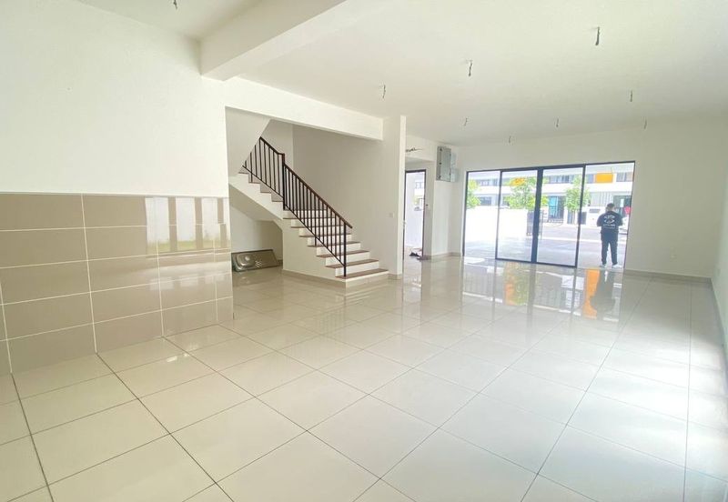 East 57 (Residensi Laman Timur)