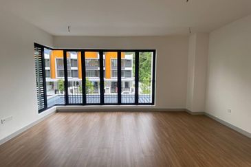 East 57 (Residensi Laman Timur)