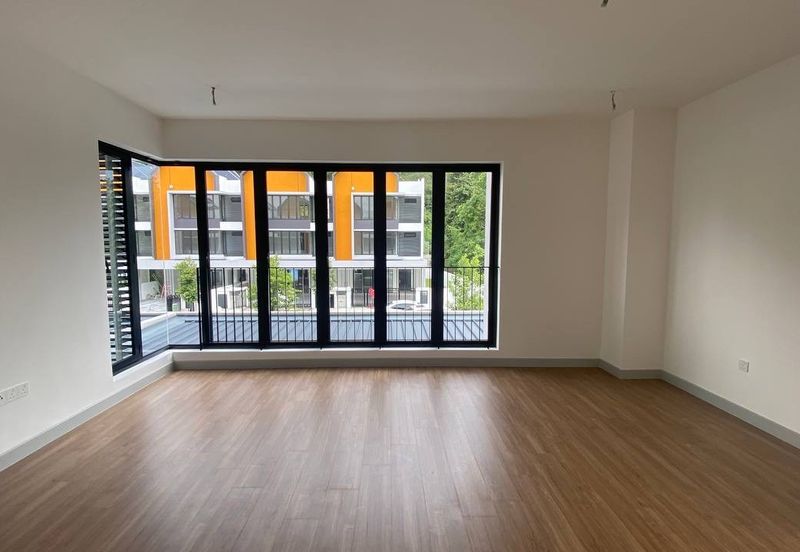 East 57 (Residensi Laman Timur)