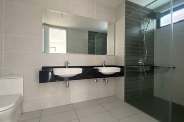 East 57 (Residensi Laman Timur)