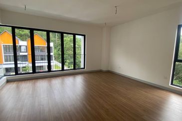 East 57 (Residensi Laman Timur)