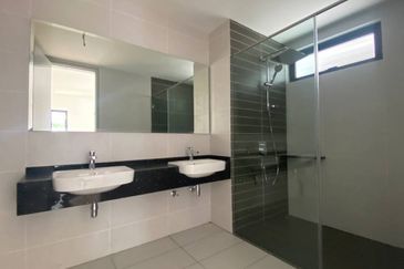 East 57 (Residensi Laman Timur)