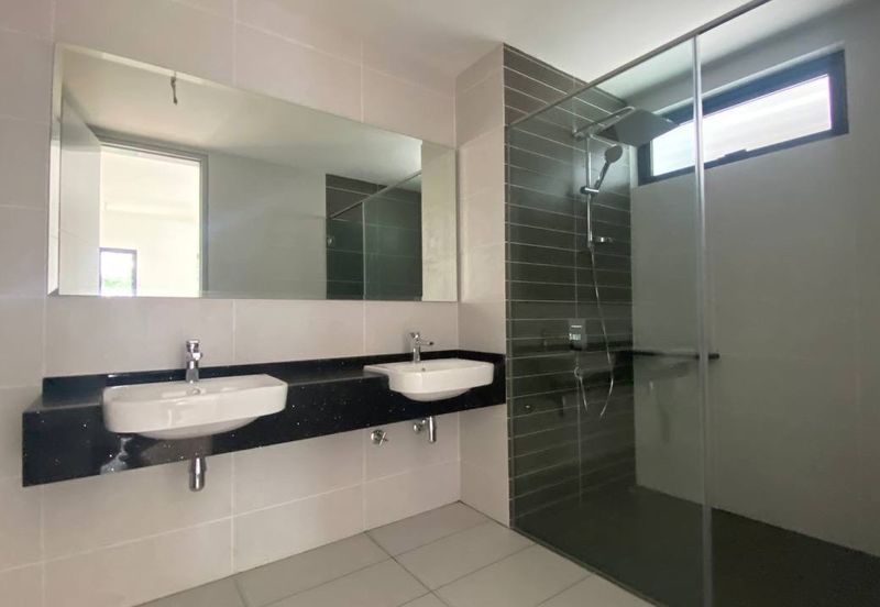 East 57 (Residensi Laman Timur)