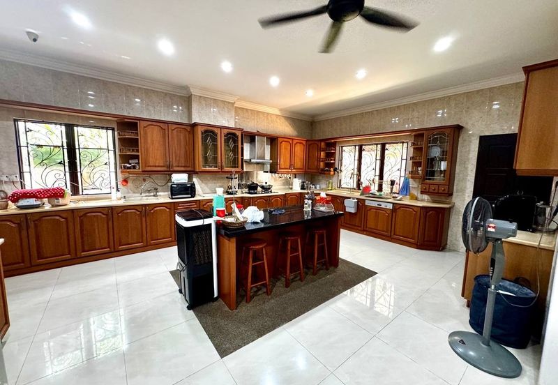 Putra Hill Residency