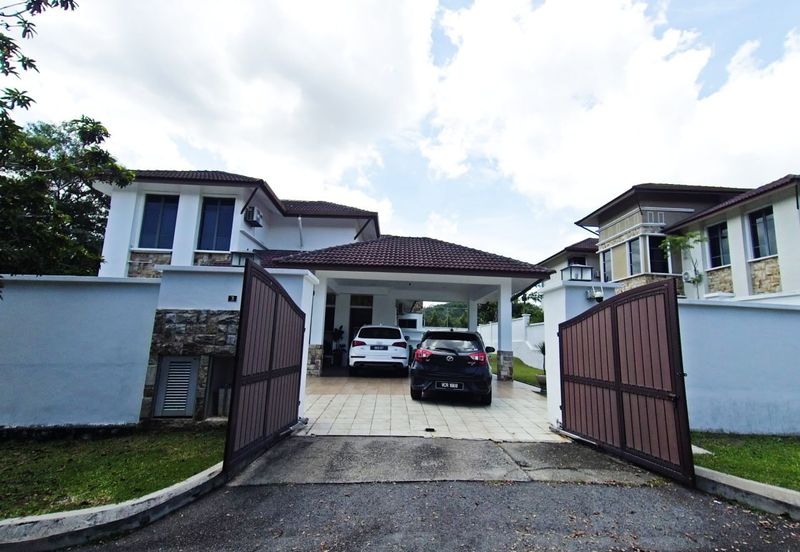 Puncak Pinggiran Putra