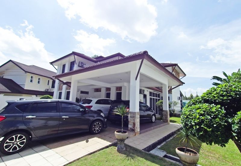 Puncak Pinggiran Putra