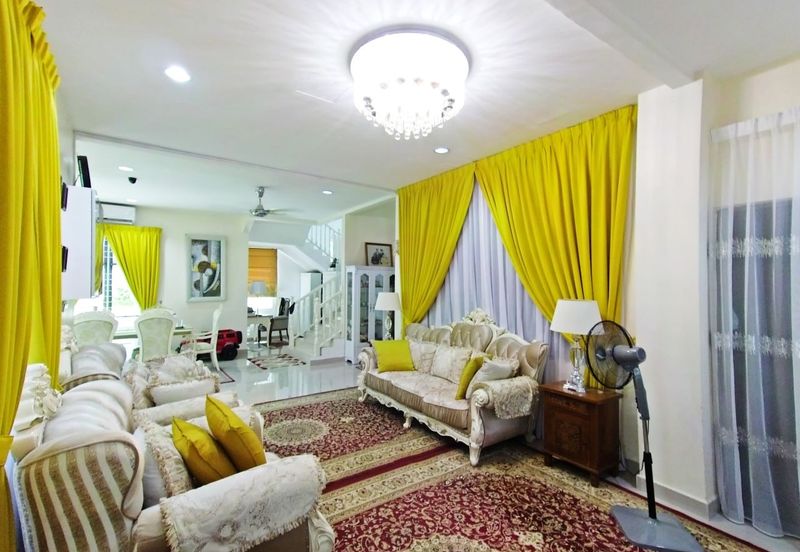 Puncak Pinggiran Putra