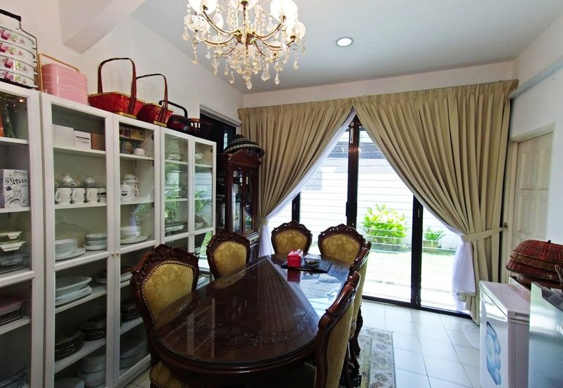 Puncak Pinggiran Putra